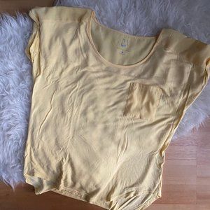 New York & Company Light Yellow Short Sleeve Pocket Tee